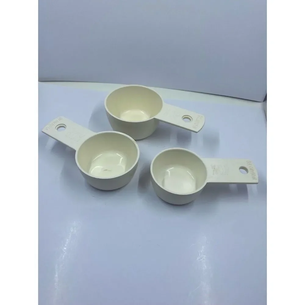 VINTAGE PYREX PLASTIC DRY NESTING MEASURING CUPS OFF-WHITE 1/4, 1/3, 1/2,
